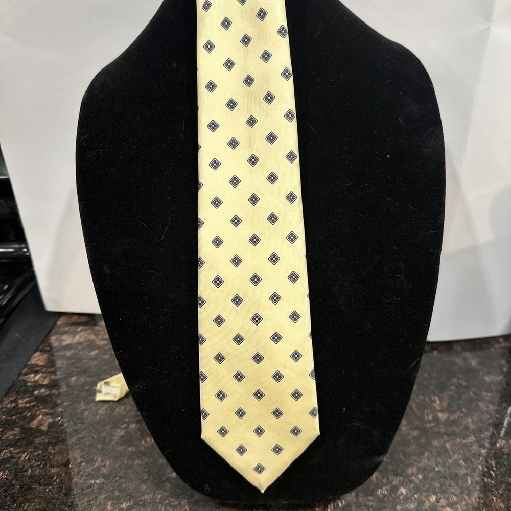 Vintage Handmade 100% Silk Tie USA Beige Geometric Diamond Necktie Mens